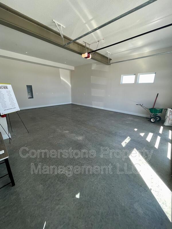 Building Photo - 2300 Franklin Rd