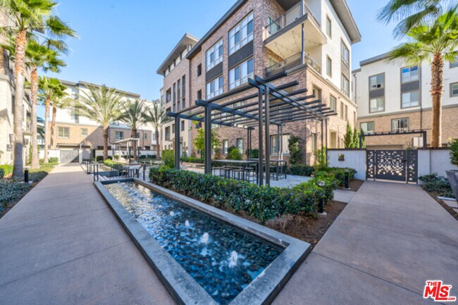 Building Photo - 5837 Village Dr