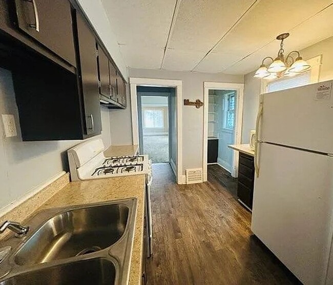 Building Photo - 983-985 87th Ave W