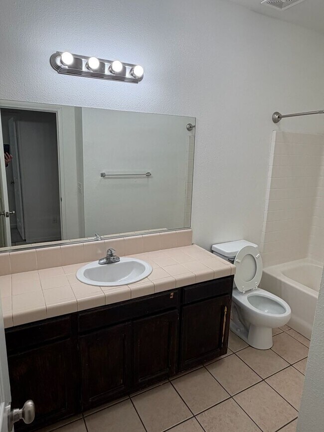 Building Photo - 1339 Vine St