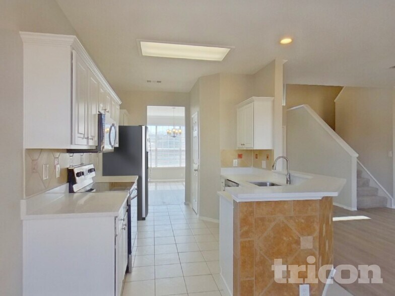 Building Photo - 3276 Raleigh Dr