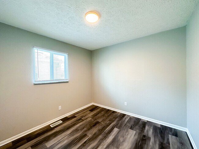 Building Photo - 4322 Hoyt Ave