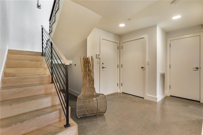 Building Photo - 345 NE 4th St