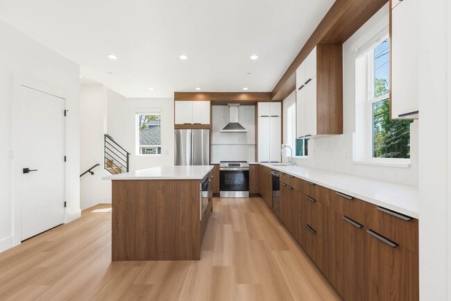 Building Photo - 108 6th St South