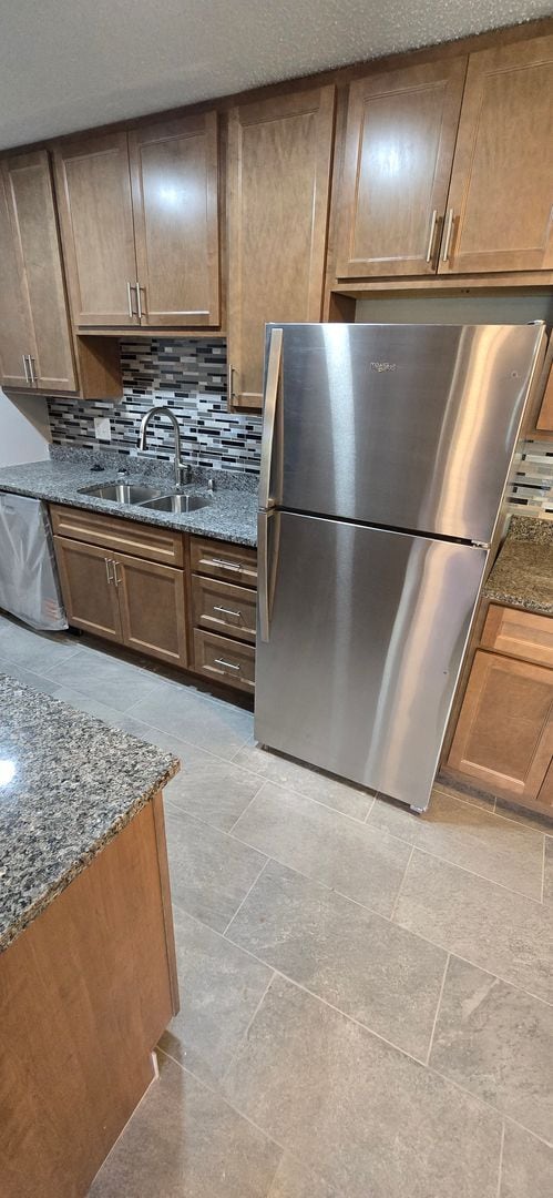 Building Photo - Beautifully Renovated Two Bedroom Condo in Ladue School District