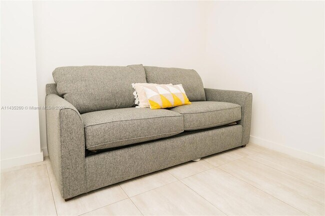 Building Photo - 31 SE 6th St