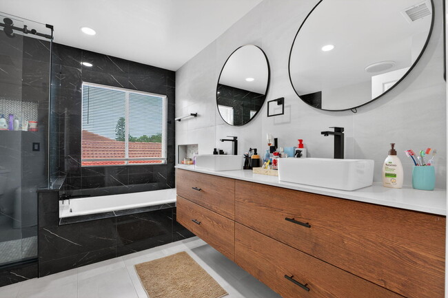 Building Photo - 3755 Pebblebrook Ct