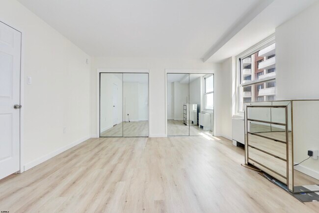 Building Photo - 101 S Plaza Pl