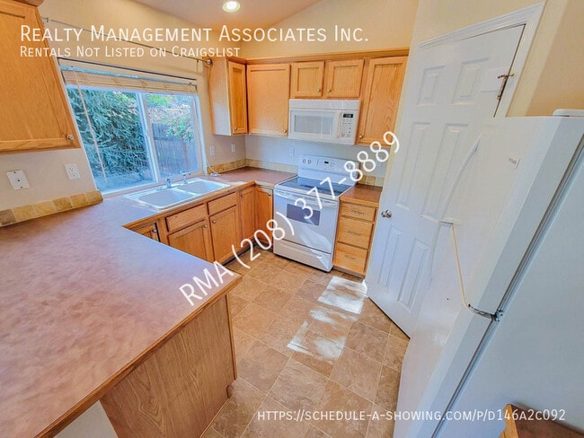 Building Photo - 569 E Heritage Park St