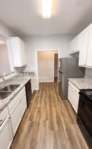 Building Photo - 8631 Thomas Ln