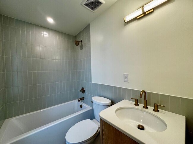 Building Photo - Luxury in the Heart of Huntsville
