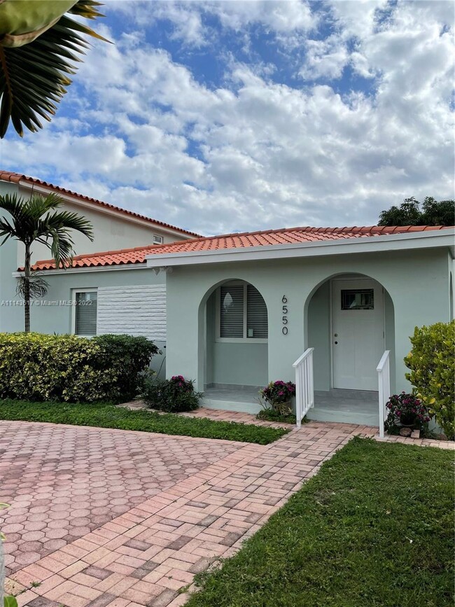 Building Photo - 6550 SW 37th St