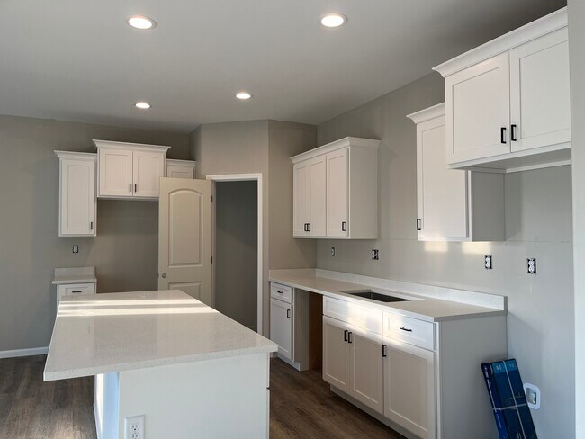 Building Photo - 1323 Sioux Turn