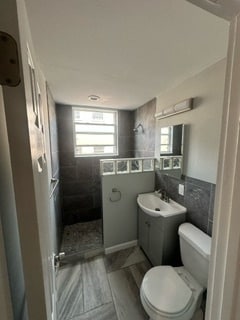 408 #3 Bathroom - 404 Armada Rd S