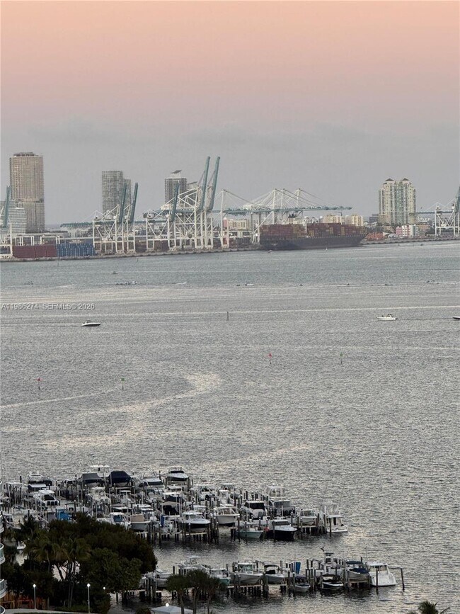 Building Photo - 2475 Brickell Ave