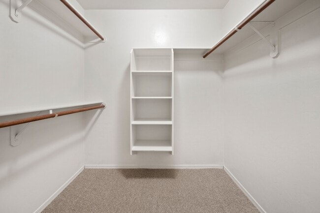 Building Photo - 730 N Northern Vista Pl