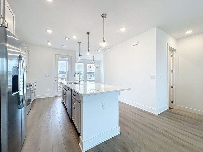 Building Photo - 15465 Hamlin Pk Dr