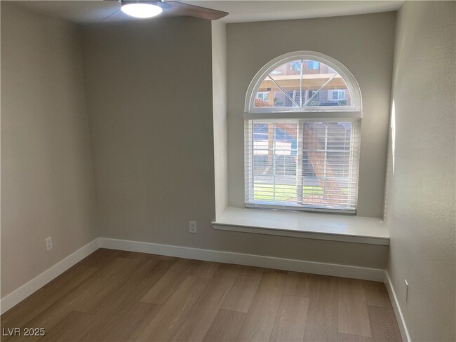 Building Photo - 3145 E Flamingo Rd