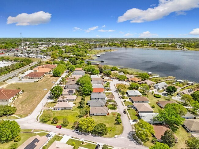 Building Photo - 2 Bedroom, 2 Bath | Lake Community | Dock & Boat Ramp Access