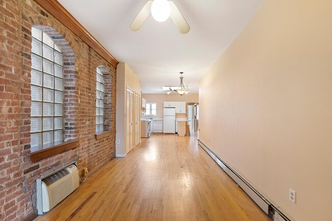 Building Photo - 809 Washington St