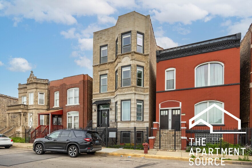 Building Photo - 3328 W Congress Pkwy