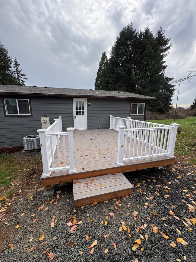 Building Photo - 38823 Ridge Dr