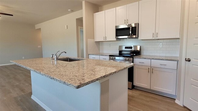 Building Photo - 526 Dalloway St