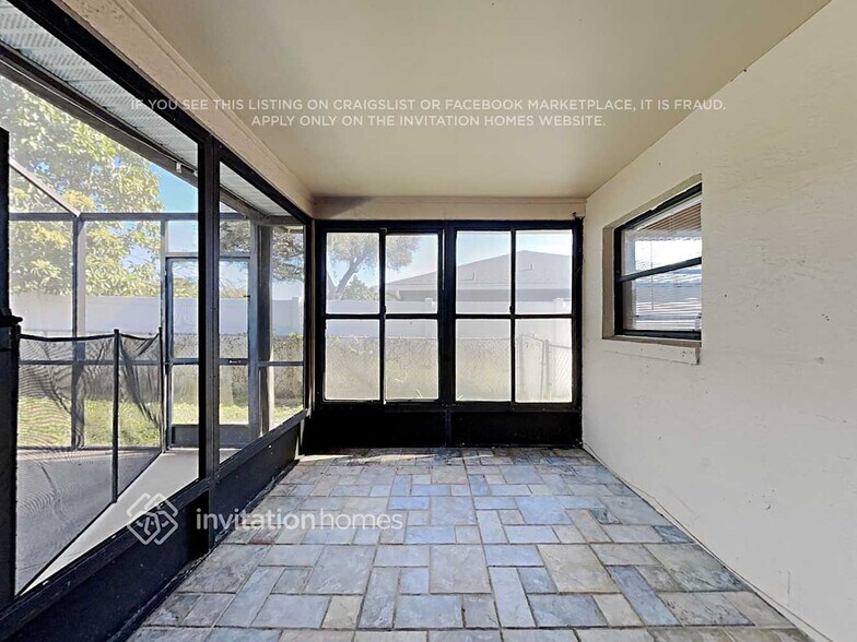Building Photo - 2940 Theresa Dr