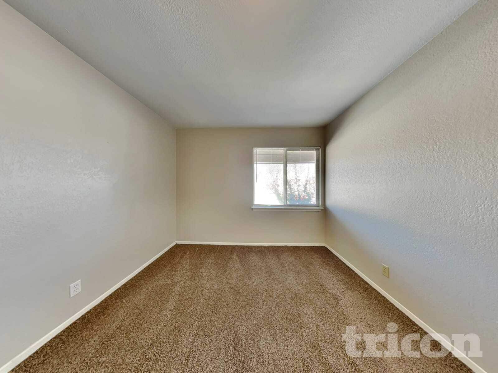 Building Photo - 1370 University Terrace