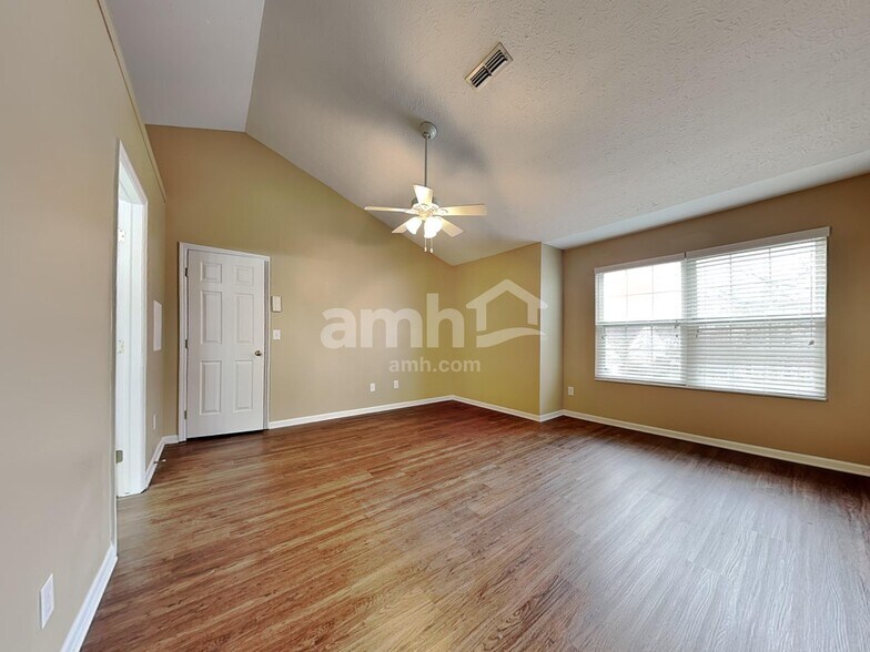 Building Photo - 2145 Blanton Dr