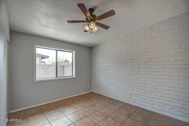 Building Photo - 1612 E Gaylon Dr