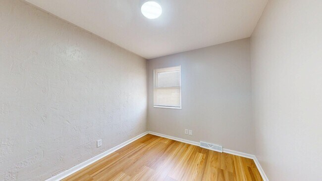 Building Photo - Elyria - fully updated two bedroom townhouse for rent!