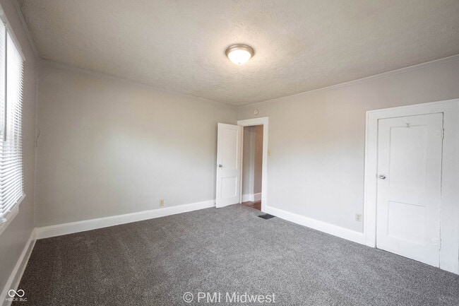 Building Photo - 411 W 40th St
