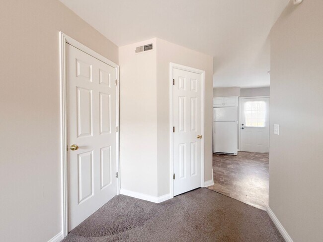 Building Photo - 42 Eastgate Cir