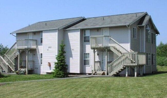 Primary Photo - 2 Bed, 1 Bath Apartment with Parking Space...