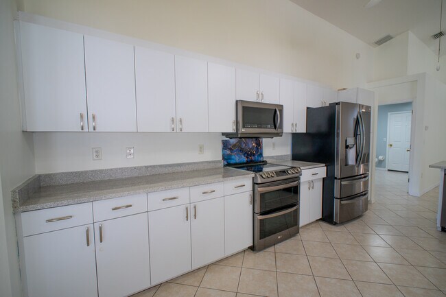 Building Photo - 7239 Rangi Dr