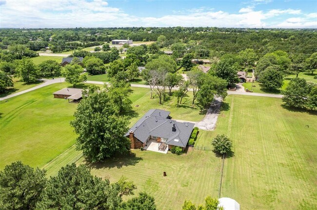 Building Photo - 57 Serenada Ln