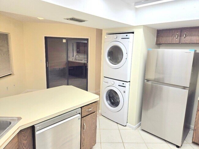 Building Photo - 7 Hembury Ln