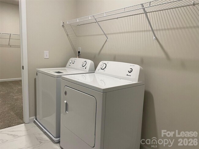 Building Photo - 8234 Merryvale Ln