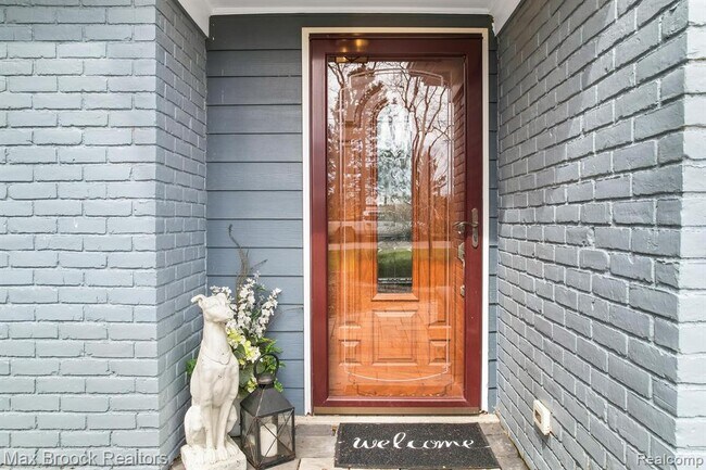 Building Photo - 2905 W Hickory Grove Rd