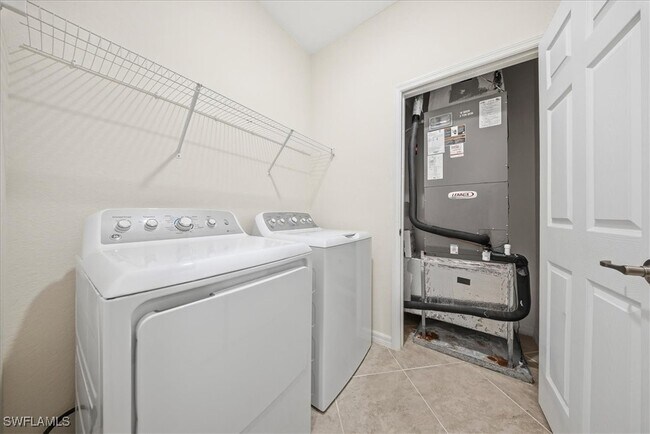 Building Photo - 9180 Glenforest Dr