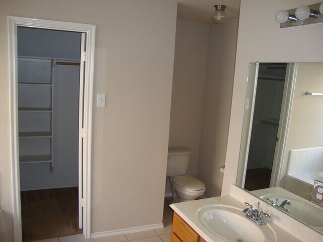 Building Photo - 108 Pagoda Dr