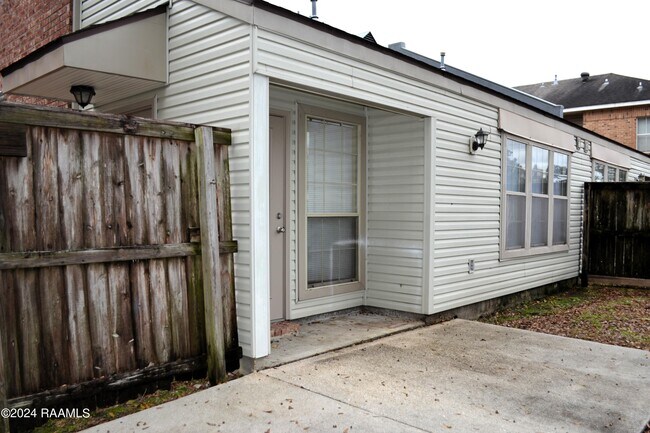 Building Photo - 319 Artisan Rd