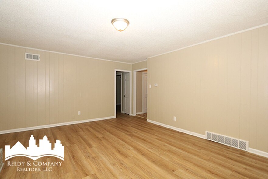 Building Photo - 3054 Pine Allee Cove