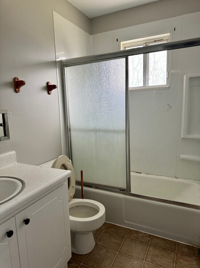 Building Photo - 1921 E 33rd St