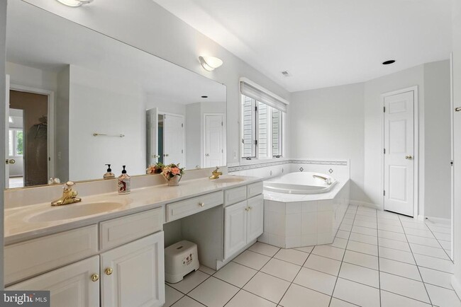 Building Photo - 2868 Pebble Beach Dr