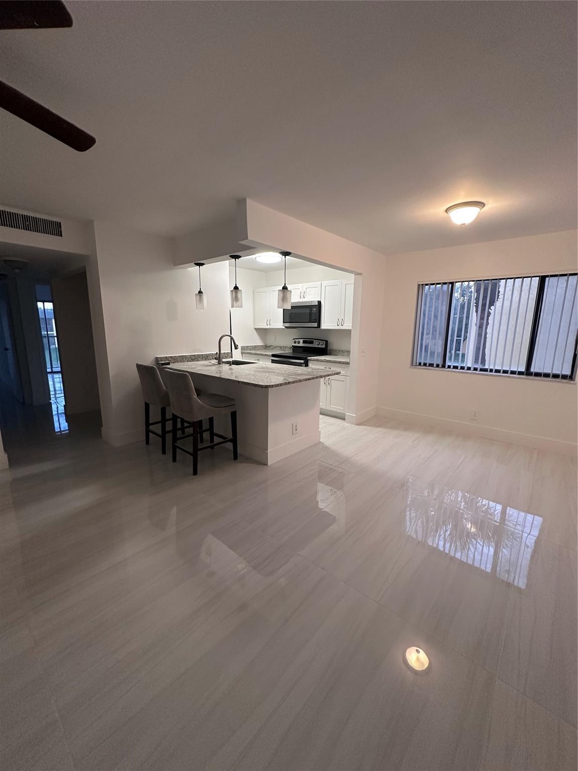 Building Photo - 720 Meadows Cir