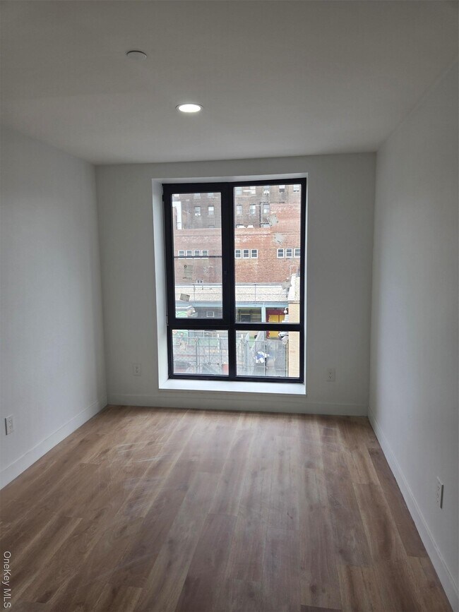 Building Photo - 132 W 134th St