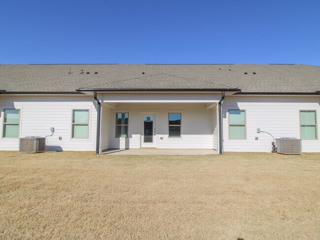 Building Photo - Lovely townhome between Athens and Madison!