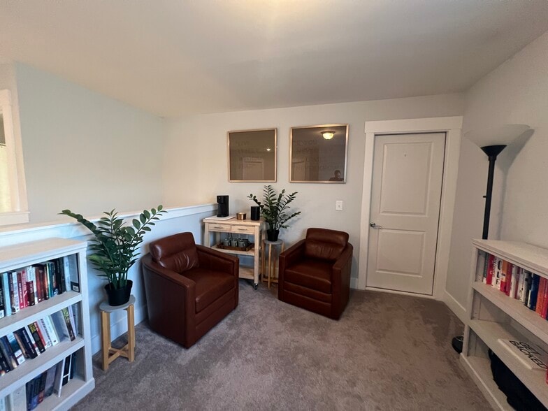 Building Photo - 2028 Gracious Dr